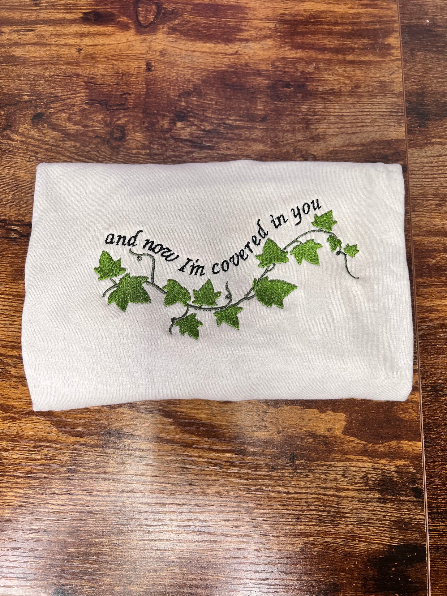 Ivy Embroidered T-Shirt / Sweatshirt